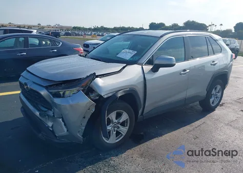 2021 Toyota Rav4 Xle/Xle Premium z USA, uszkodzony, nr VIN 2T3W1RFV5MC097147